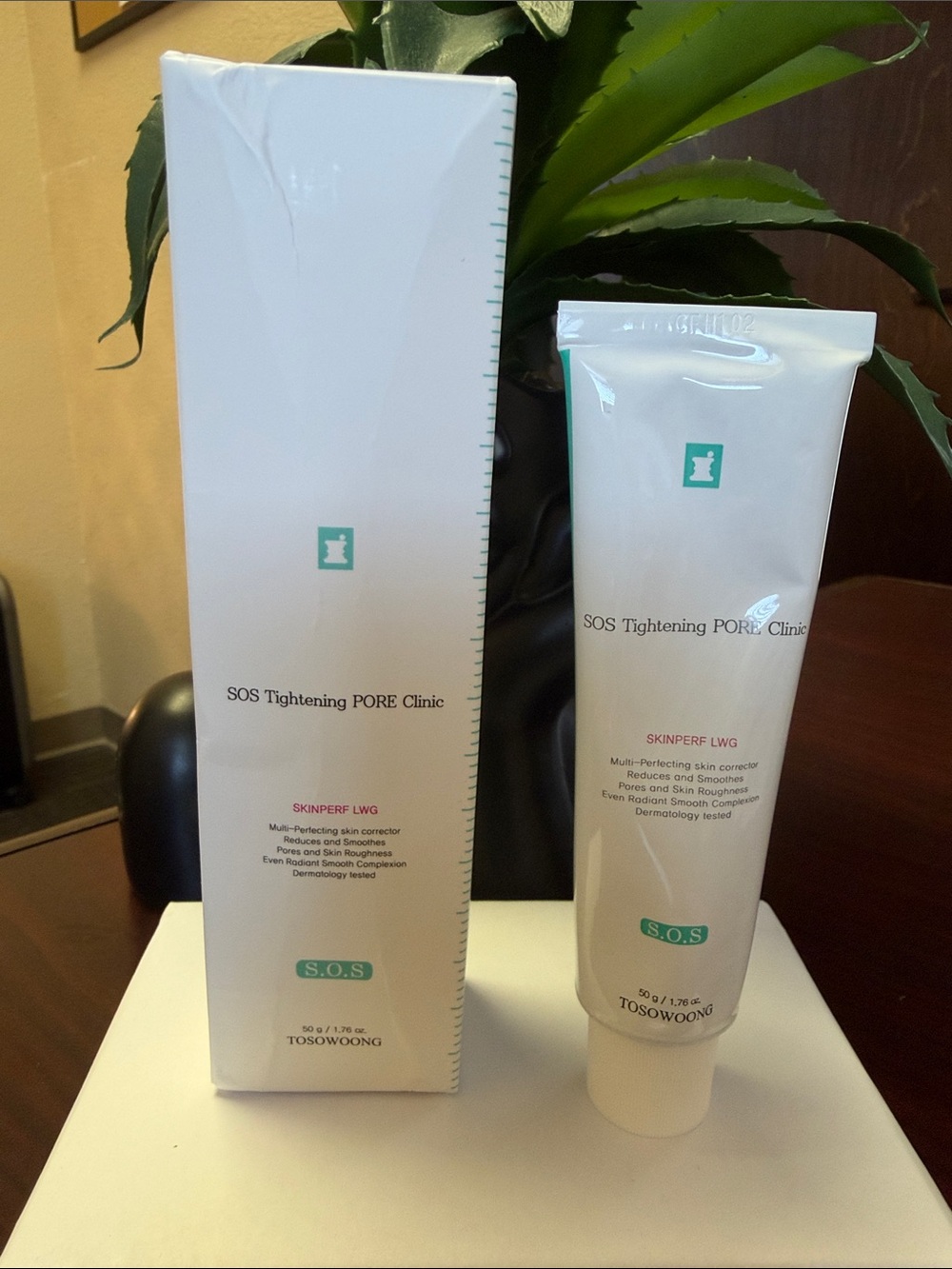 SOS Tightening PORE Clinic Skin Perfector - White